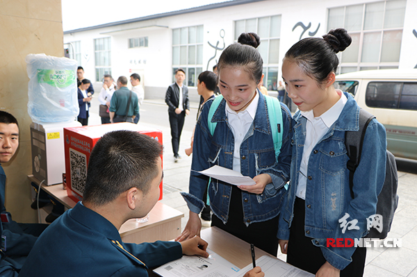 长沙航院举行单招 地勤空乘专业最热门